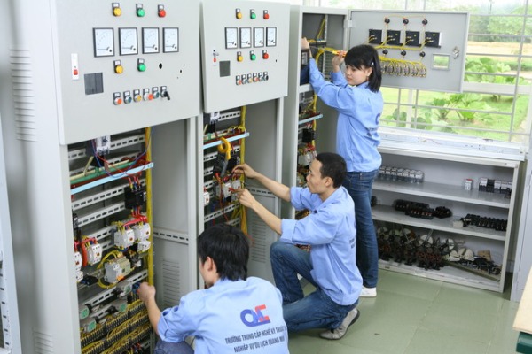 ngành điện công nghiệp là gì