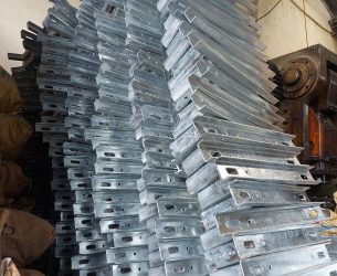 Giá treo cáp chữ D