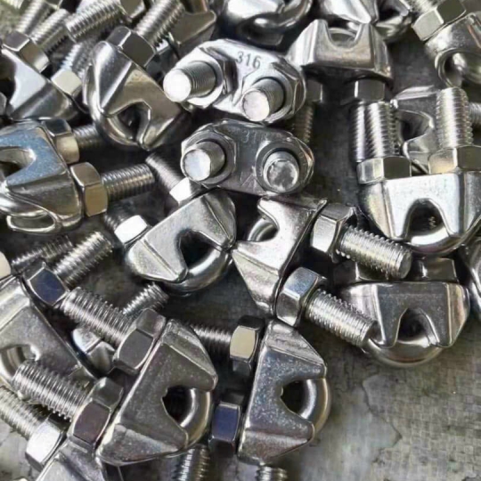Ốc siết cáp